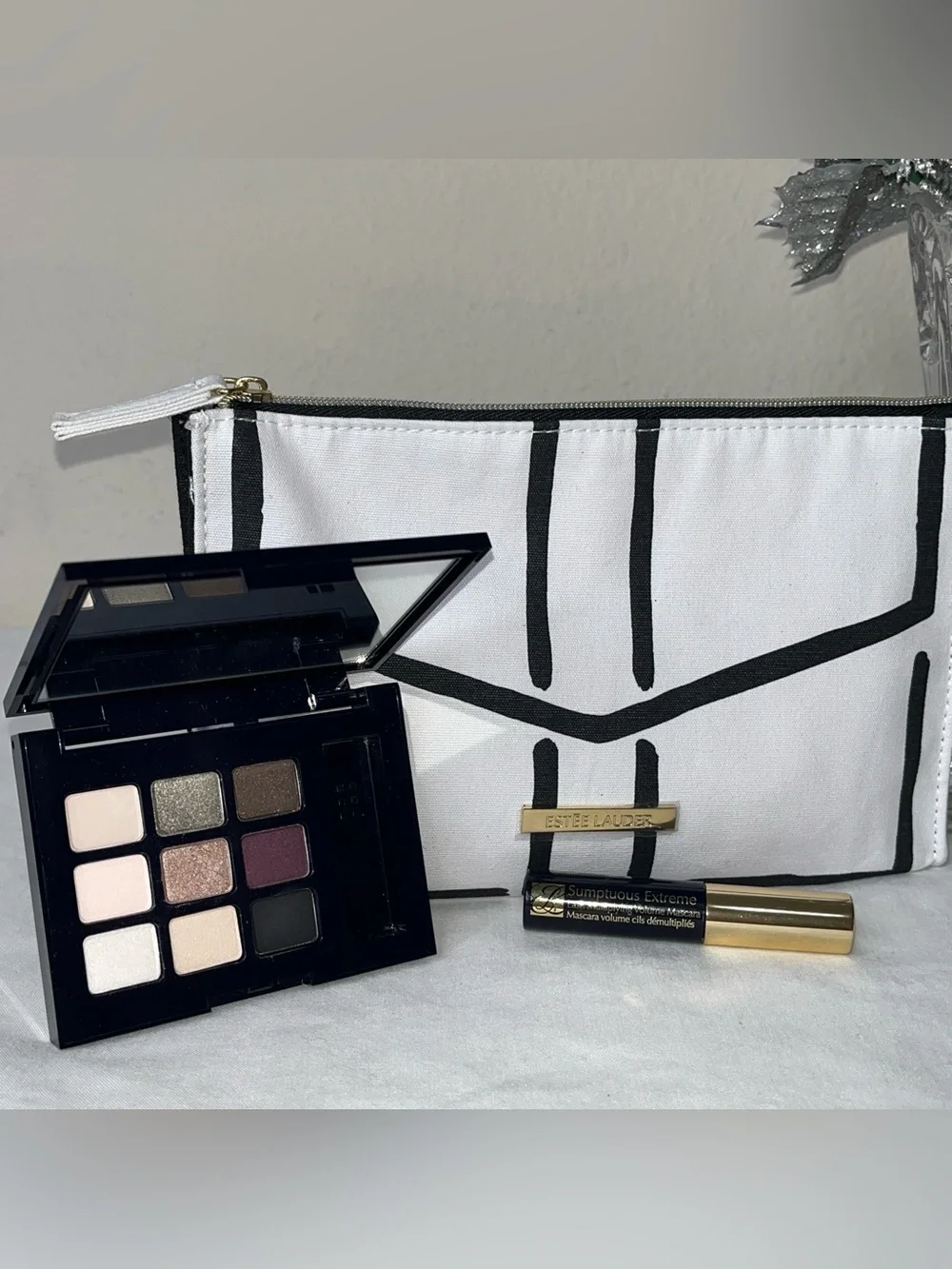 Estee Lauder Pure Color Sculpting Eyeshadow Palette Mascara and Cosmetic Bag
